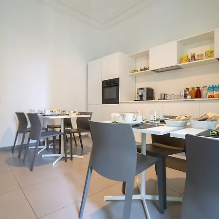 Suite Inn Catania 게스트하우스 4*